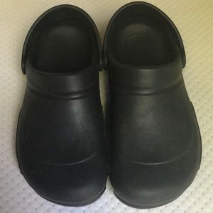 Black CROCS mens 7/women’s 9 clogs